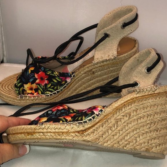 Like New! Dolce Vita Wedges Espadrille Inspired Leg Wrap Up Floral Size 8 - Picture 4 of 5